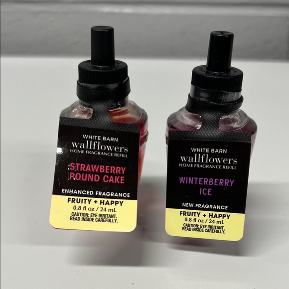 Bath & Body Works Other - Wallflowers Fragrance Duo - Strawberry Pound Cake & Winterberry Ice